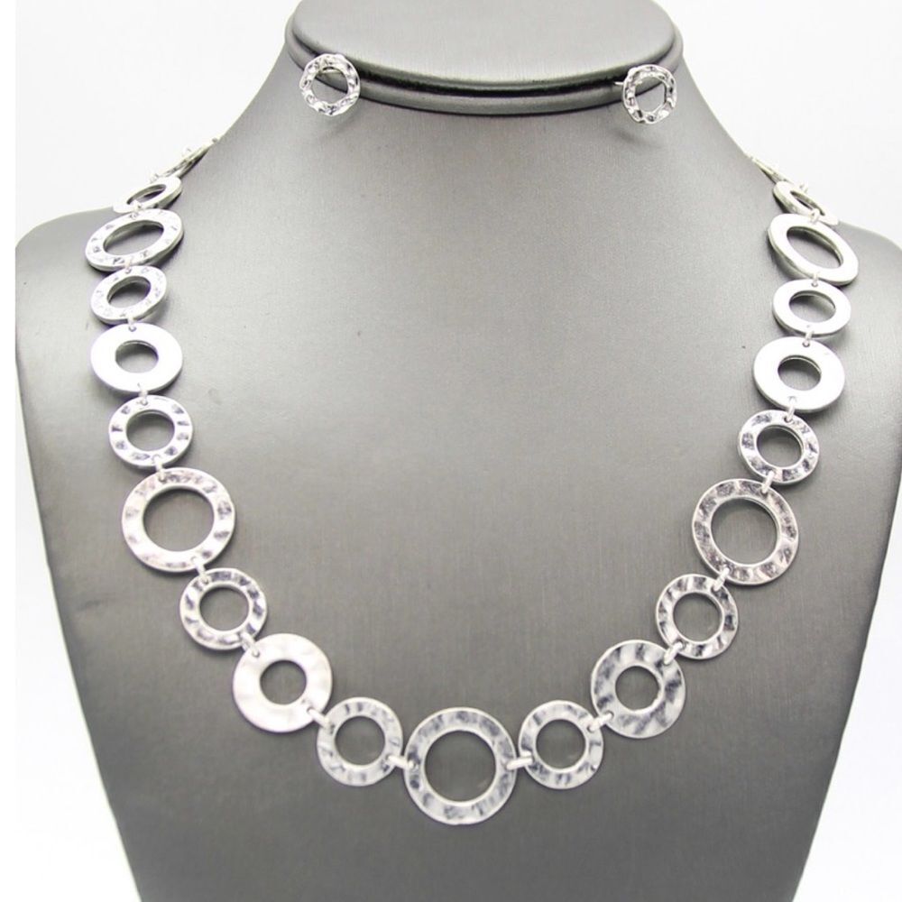 HAMMERED LINK NECKLACE & EARRING SET ~ Brand New ~ Adjustable to 20” - Circles